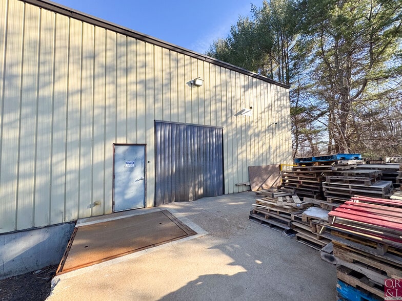 More Photos Of 10 Denlar Dr, Chester Manufacturing For Lease