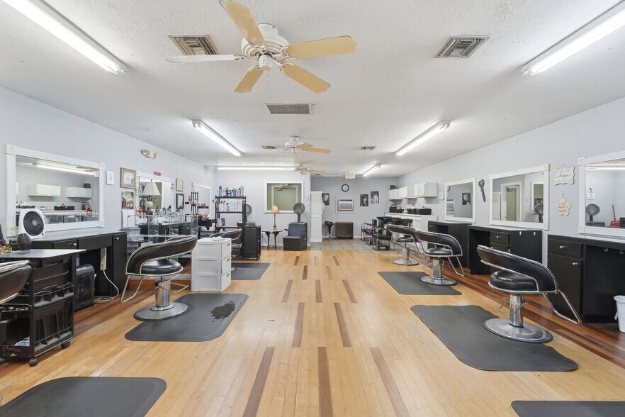 More Photos Of 1030 Camphor Ln, Deland General Retail For Sale