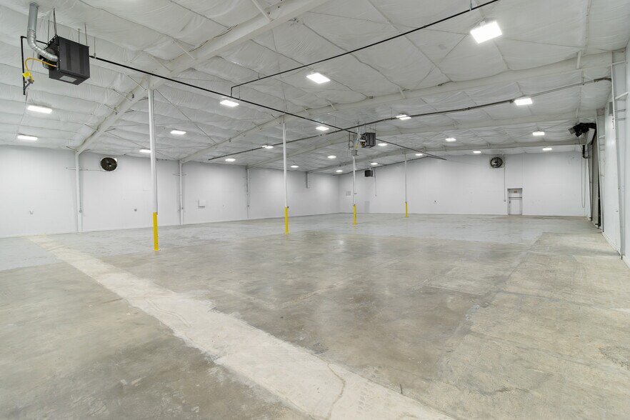 More Photos Of 2734 Burbank St, Dallas Warehouse For Lease