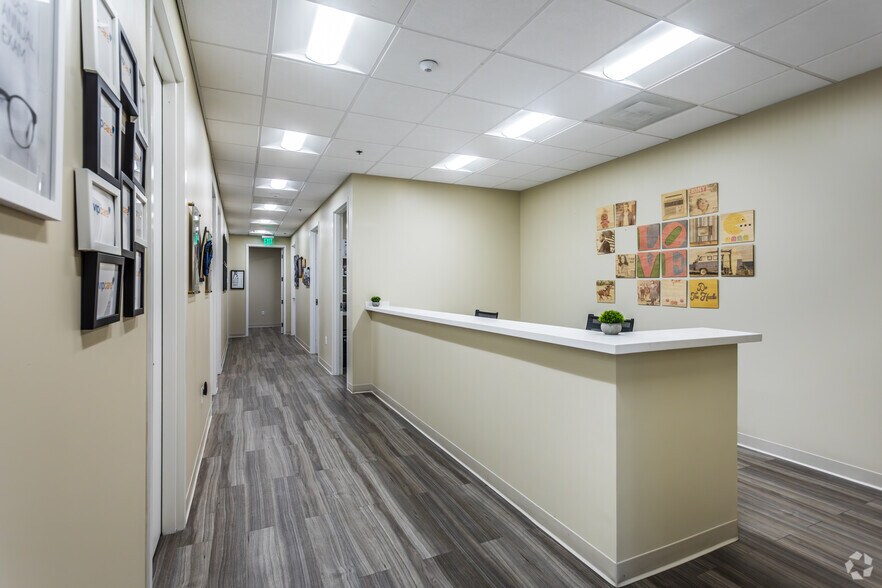 More Photos Of 2847 Poplar Ave, Memphis Storefront Retail Office For Sale