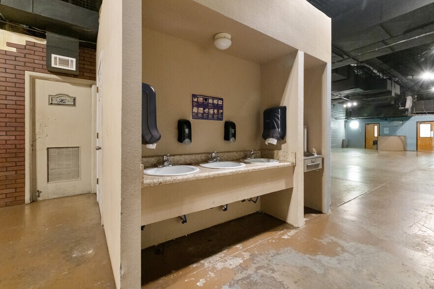 More Photos Of 814 E Cherokee Ave, Sallisaw Religious Facility For Sale