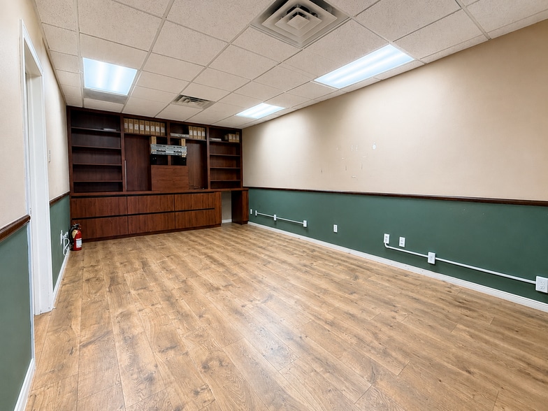 More Photos Of 1501 N Amburn Rd, Texas City Medical For Sale
