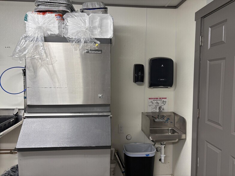 More Photos Of 3071 Jacob rd, Jacob Bar For Sale