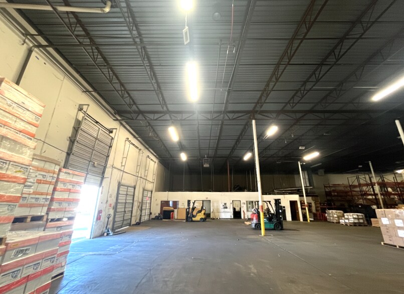 More Photos Of 4210 Will Rogers Pky, Oklahoma City Distribution For Lease