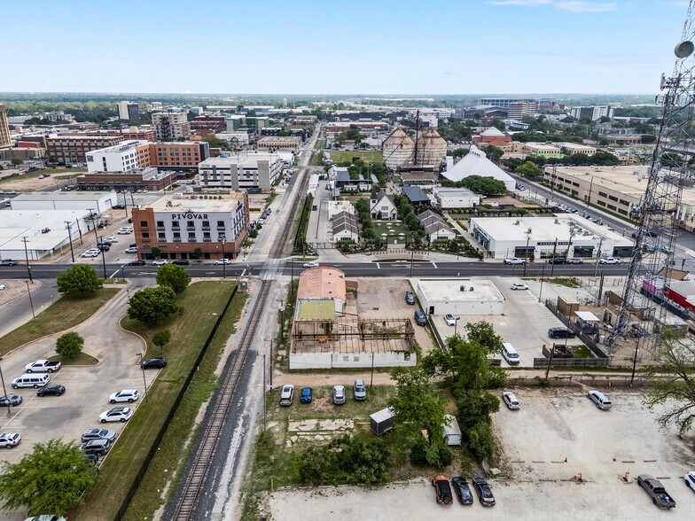More Photos Of 401 S 8th St, Waco General Retail For Sale