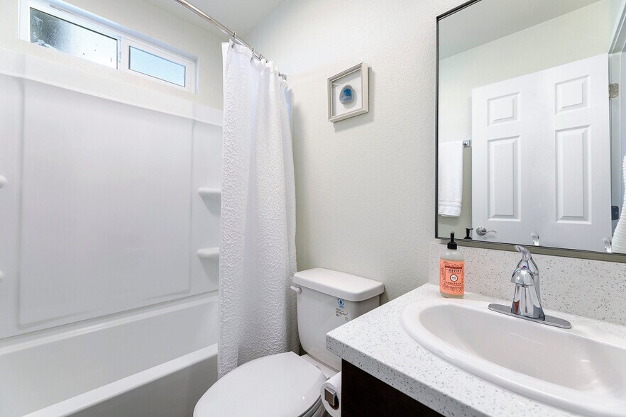 More Photos Of 5860 W Santa Ana Ave, Fresno Apartments For Sale