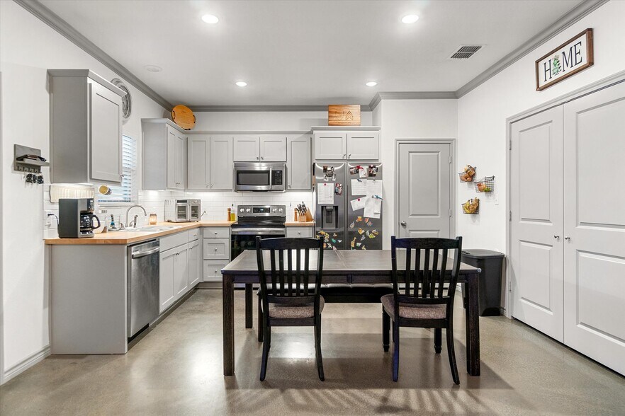 More Photos Of 4074 County Road 152 W, Bullard Apartments For Sale