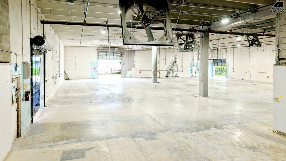 More Photos Of 16350 NW 48th Ave, Miami Warehouse For Lease