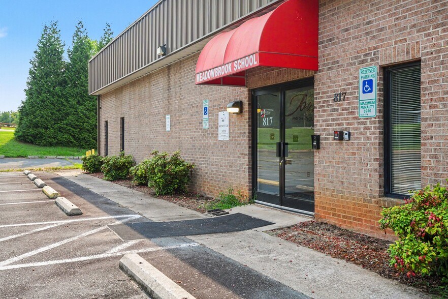 More Photos Of 817 Meadowbrook Dr, King Schools For Sale