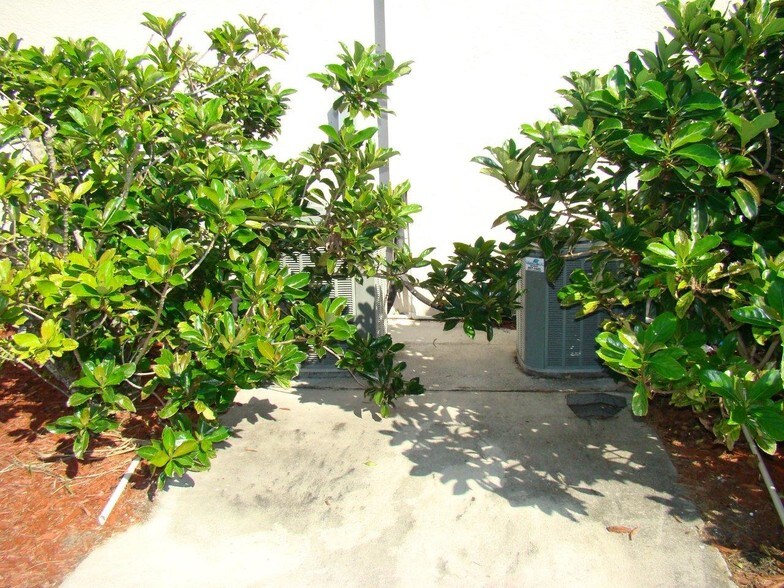 More Photos Of 332 SW 32nd St, Okeechobee Medical For Sale