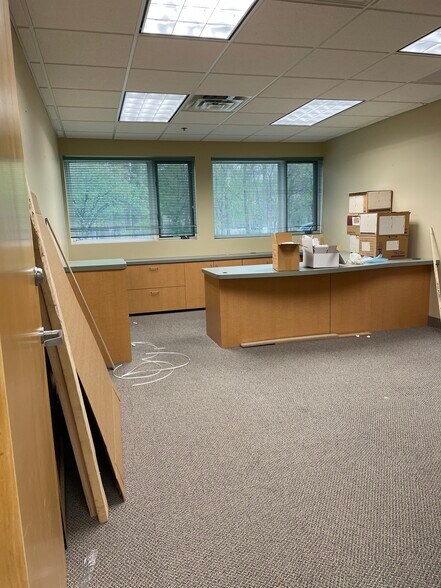 More Photos Of 37 Ramland Rd, Orangeburg Office For Lease