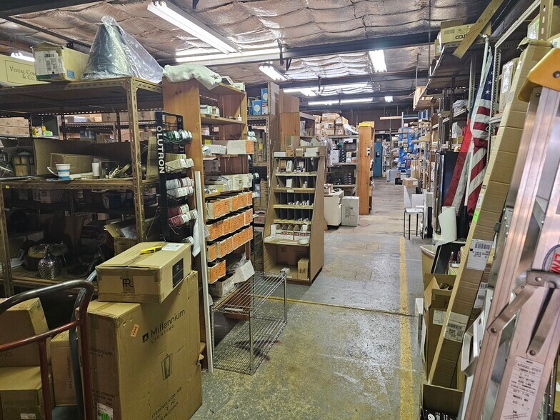 More Photos Of 831 State Rd, Princeton Showroom For Lease