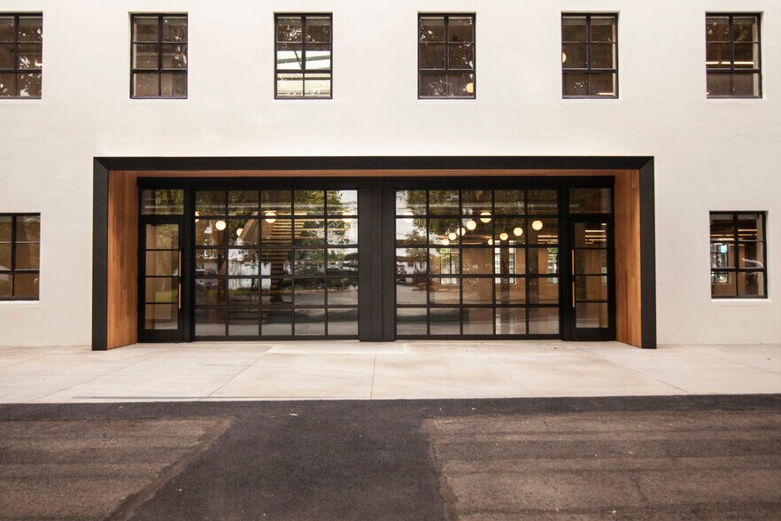 More Photos Of 827 NE Oregon St, Portland Unknown For Lease