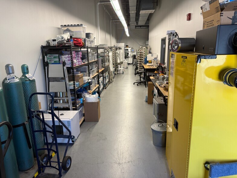 More Photos Of 150 New Boston St, Woburn Research And Development For Lease