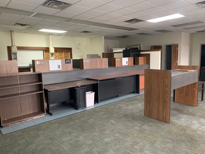 More Photos Of 339 E 1st St, Roanoke Bank For Lease