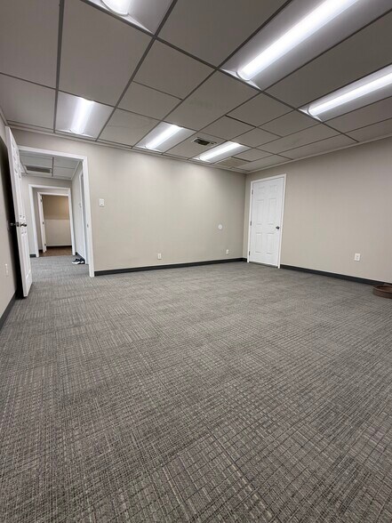 More Photos Of 1018 W Main St, Arlington Medical For Lease