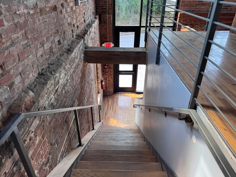 More Photos Of 106 Barnhardt St, Greensboro Freestanding For Lease