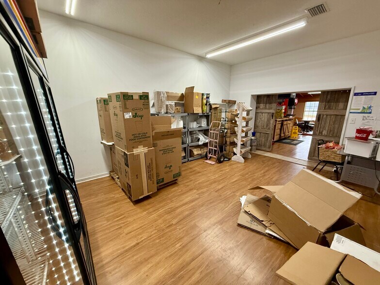 More Photos Of 552995 US Highway 1, Hilliard Restaurant For Lease