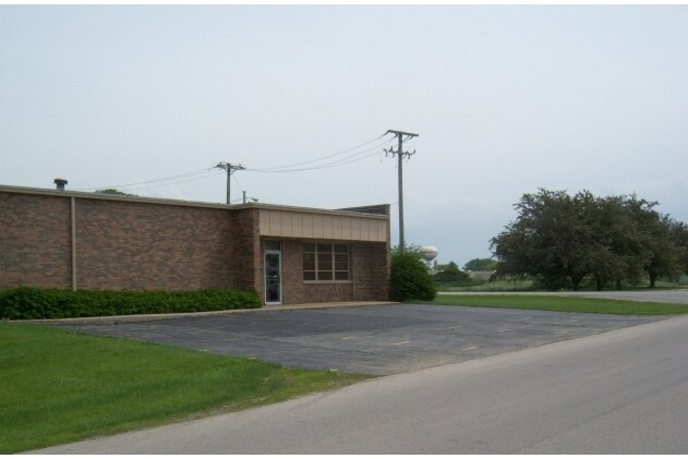 More Photos Of 1125 E 3rd St, Sandwich Warehouse For Sale