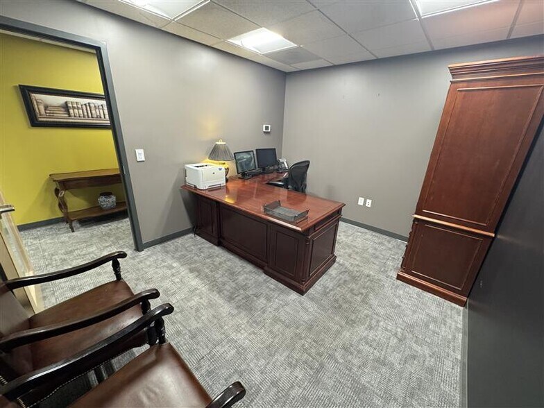 More Photos Of 117 Perspective Dr, Granger Office For Lease
