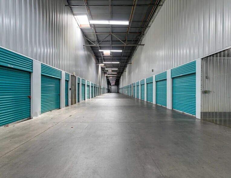 More Photos Of 1155 Powers Ferry Pl, Atlanta Self Storage For Lease