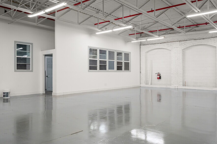 More Photos Of 56 Sterling St, Clinton Manufacturing For Lease