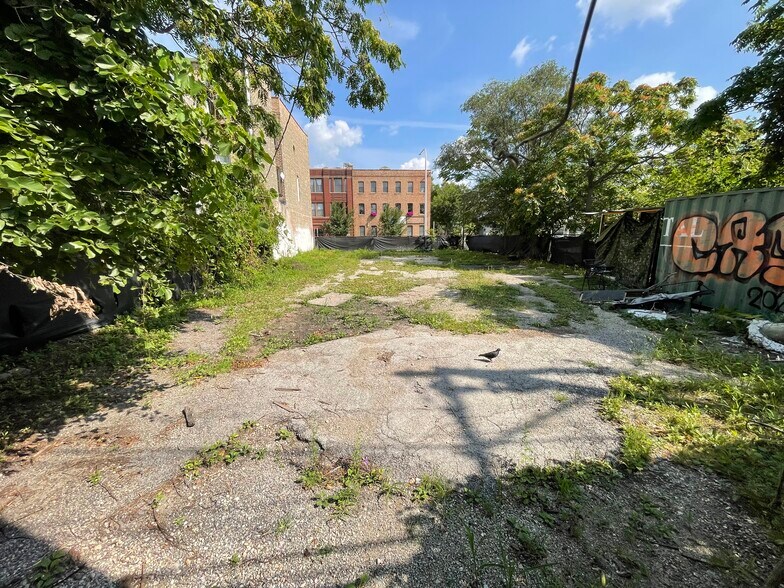 More Photos Of 2101 W Grand Ave, Chicago Land For Lease