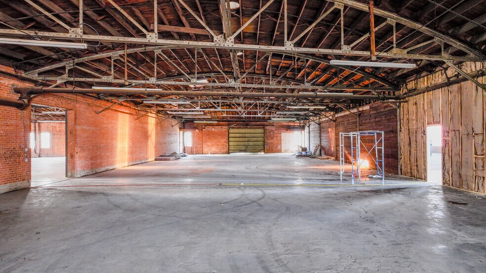 More Photos Of 10 N Milby St, Houston Warehouse For Sale
