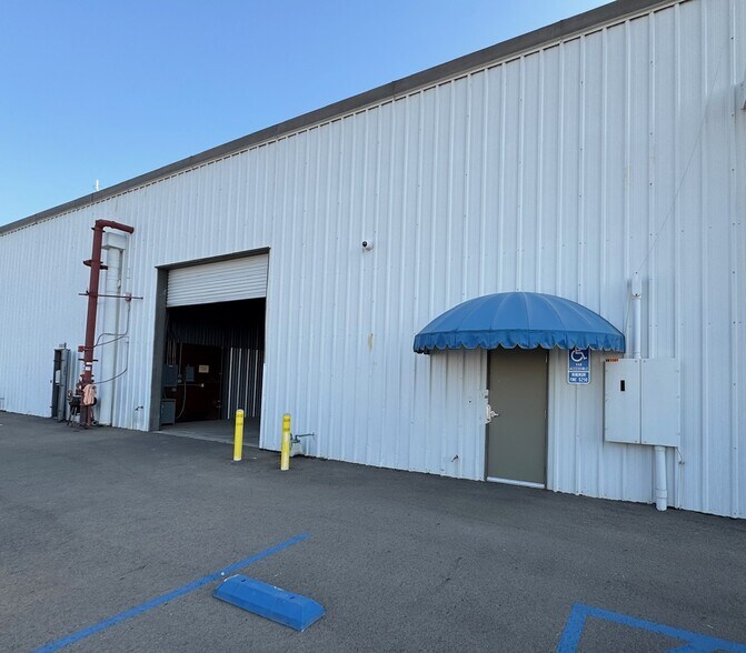 More Photos Of 7401-7427 W Sunnyview Ave, Visalia Warehouse For Lease