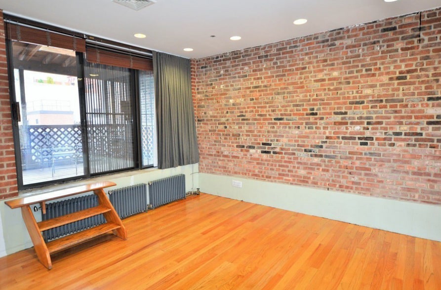More Photos Of 118 Spring St, New York Apartments For Lease