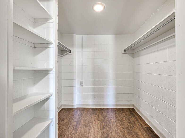 More Photos Of 901 NW 25th St, Oklahoma City Healthcare For Sale