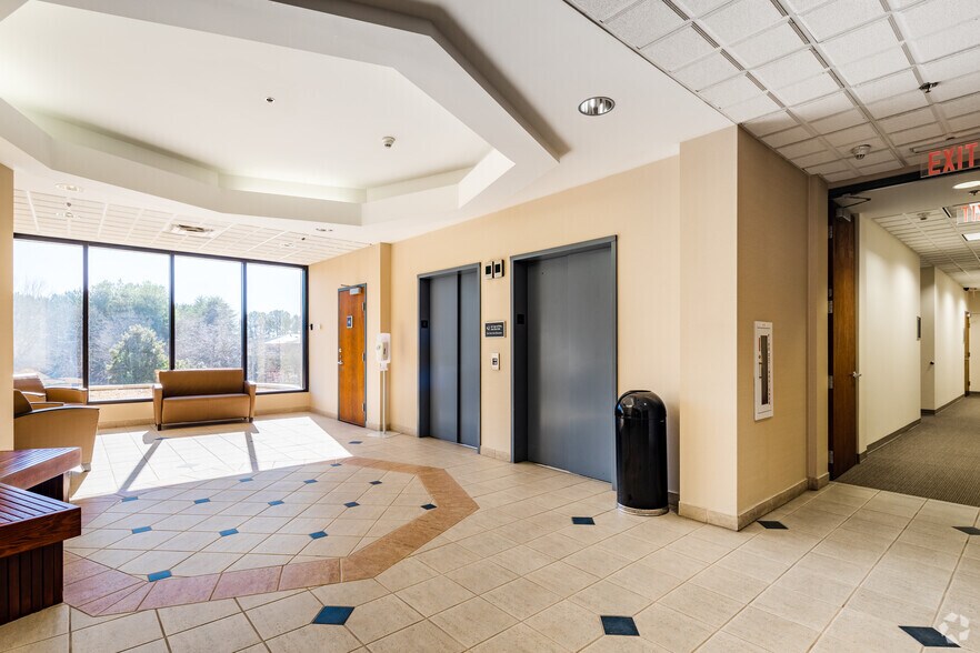 More Photos Of 100 Market Place Blvd, Cartersville Unknown For Lease