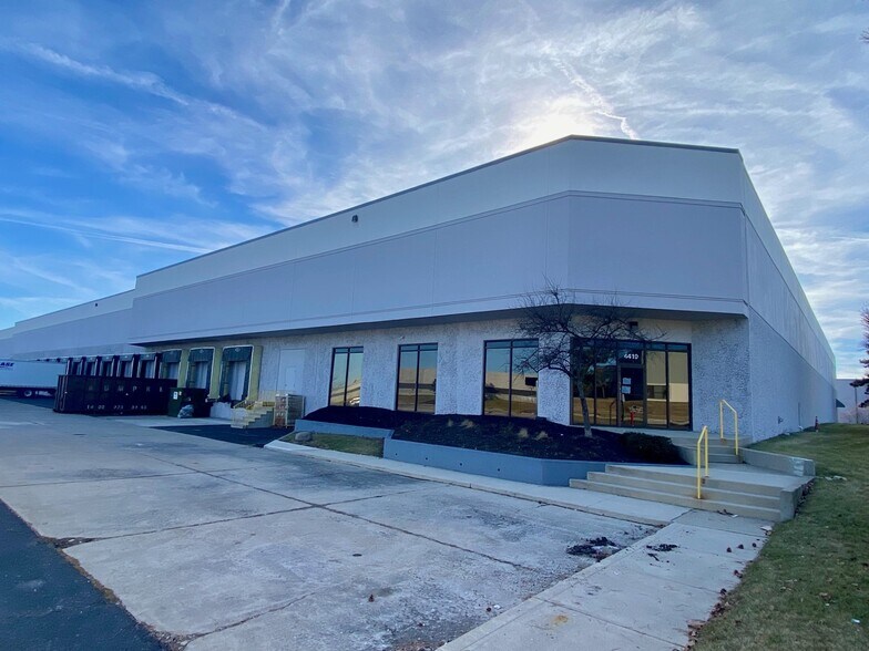 More Photos Of 4401-4419 Equity Dr, Columbus Warehouse For Lease