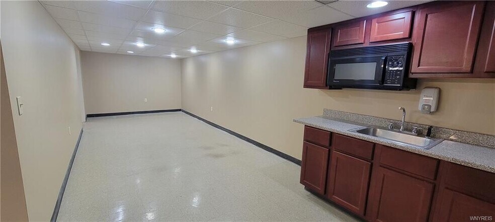 More Photos Of 5879 Snyder Dr, Lockport Medical For Sale
