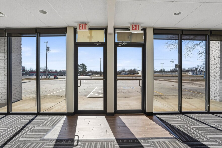 More Photos Of 17311 NE 23rd St, Choctaw Office For Lease