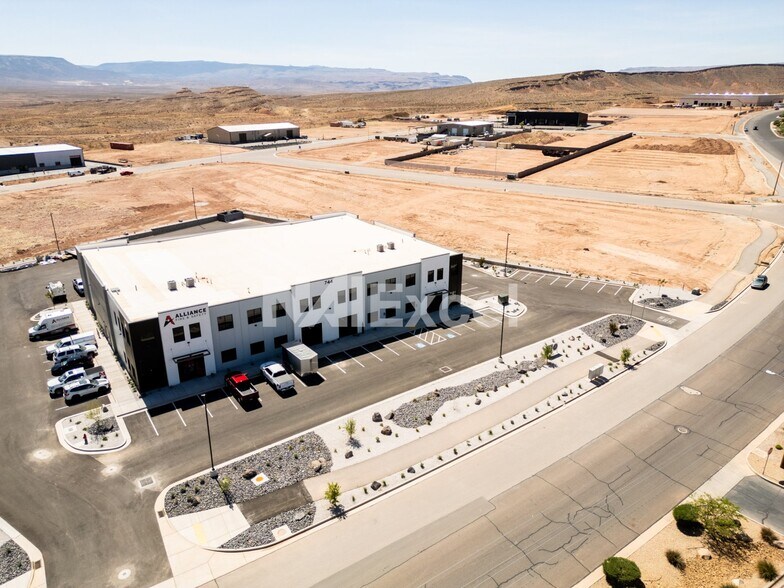 More Photos Of 744 Enterprise dr, St George Warehouse For Lease