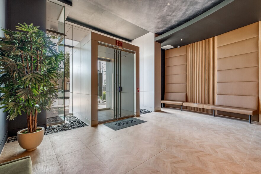 More Photos Of 1400 Hi Line Dr, Dallas Apartments For Lease