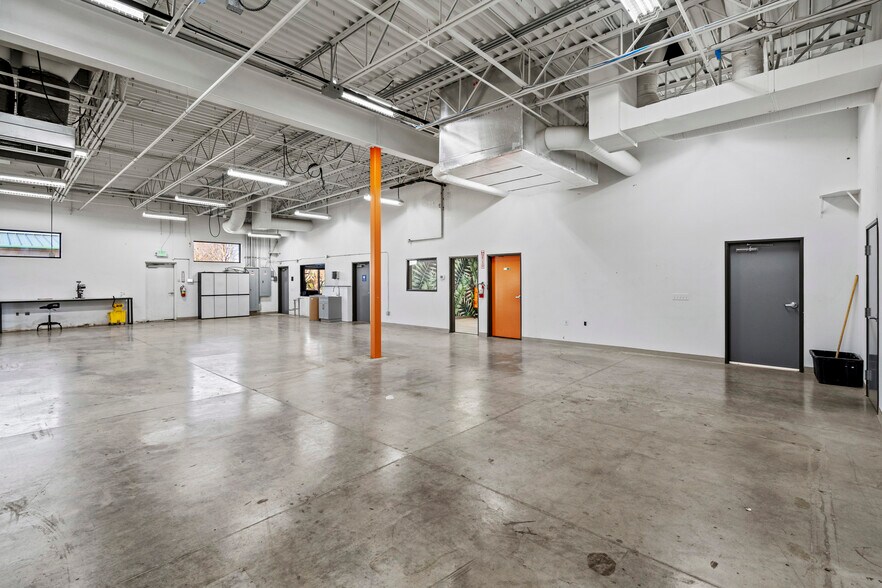 More Photos Of 4731 Industry Dr, Medford Light Manufacturing For Sale