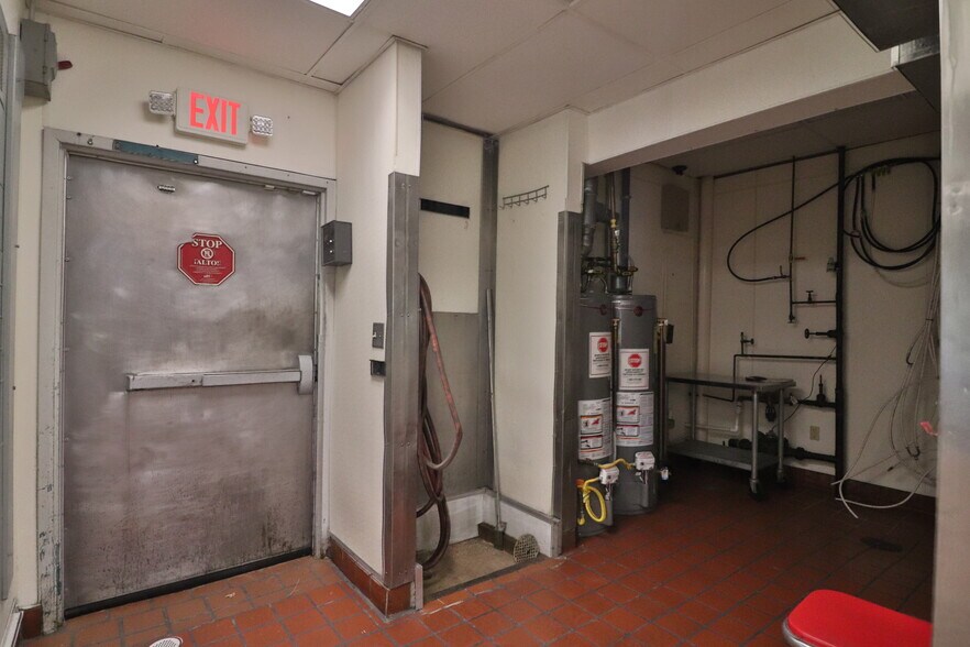 More Photos Of 1902 Mountain View Dr, Cody Fast Food For Sale