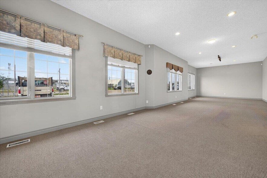 More Photos Of 12803 54th St NW, Edmonton Office For Sale