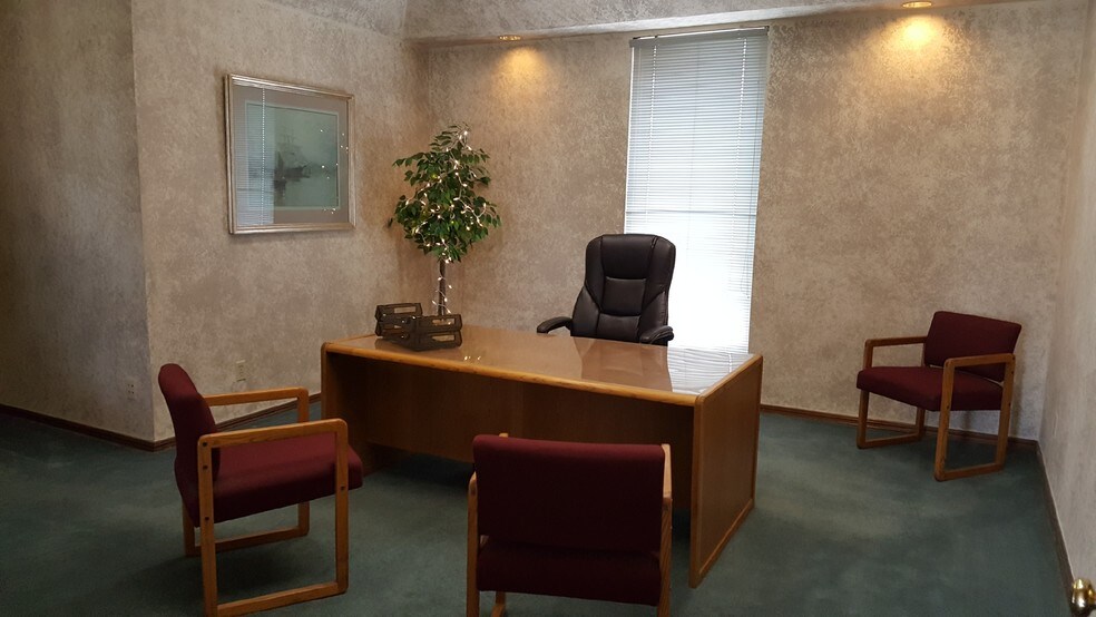 More Photos Of 2 E 11th St, Edmond Office For Lease