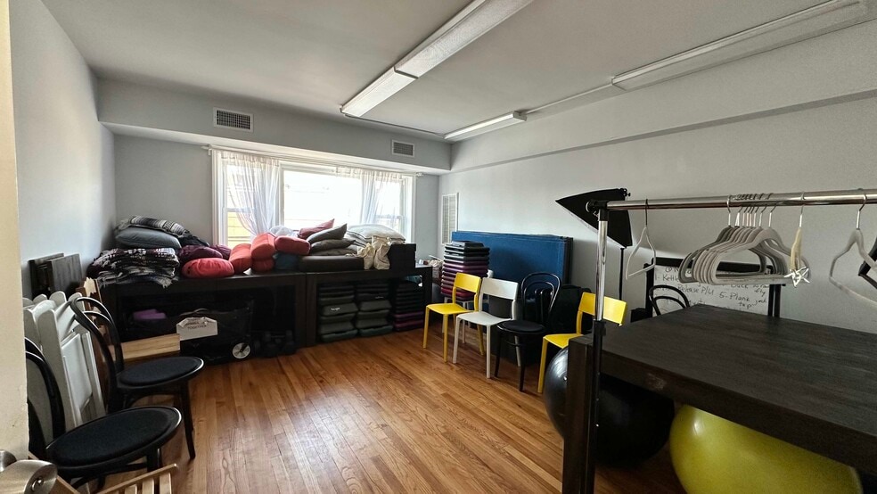 More Photos Of 501-509 Hicksville Rd, Massapequa Loft Creative Space For Lease