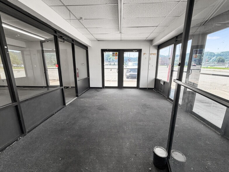 More Photos Of 425 Camden Rd, Huntington Drugstore For Sale