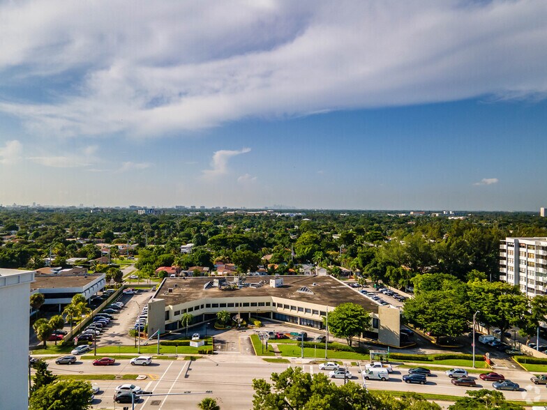 More Photos Of 1380 NE Miami Gardens Dr, North Miami Beach Medical For Lease