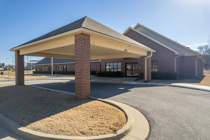 Primary Photo Of 269 S 7th St, Vinita Healthcare For Sale