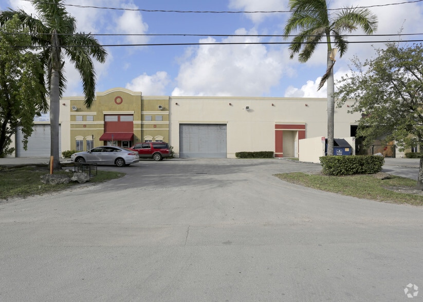 More Photos Of 3567 NW 33rd St, Miami Warehouse For Lease
