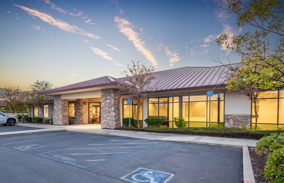 More Photos Of 945 Orchard Creek Ln, Lincoln Medical For Sale