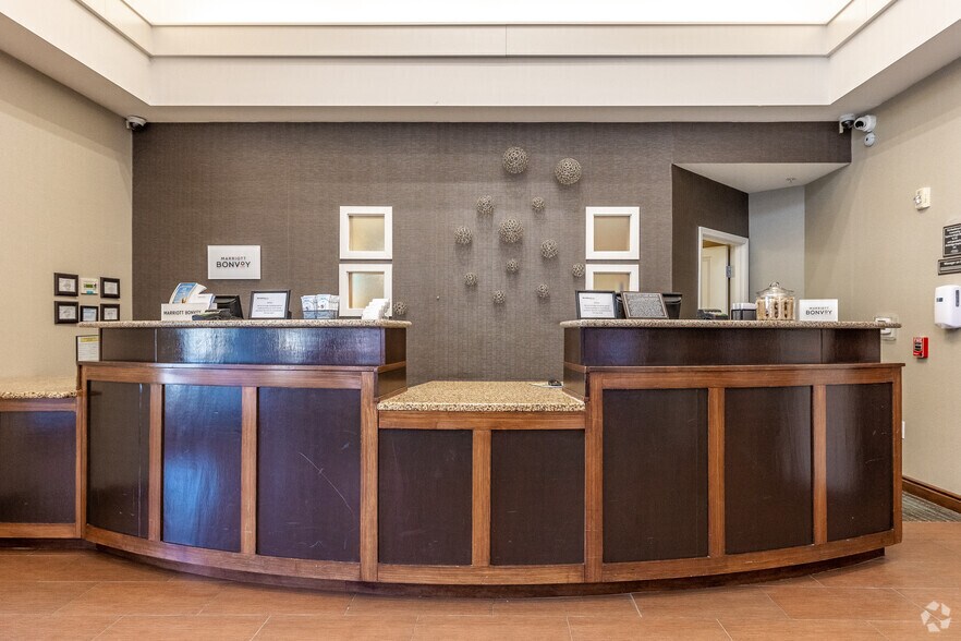 More Photos Of 4600 53rd St, Moline Hotel For Sale