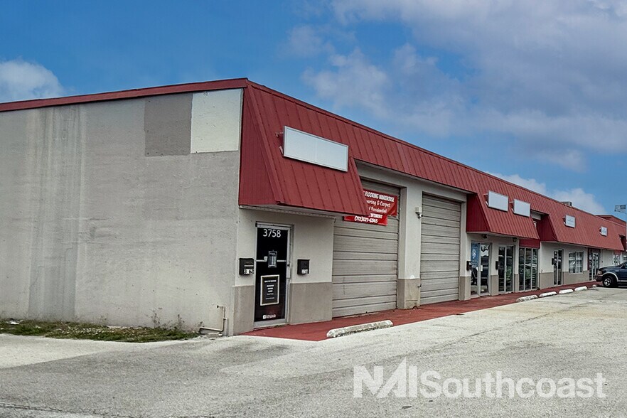 More Photos Of 3700-3758 SE Dixie Hwy, Stuart General Retail For Lease