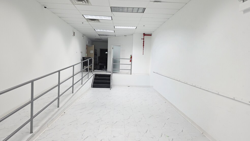 More Photos Of 1000 N North Branch St, Chicago Office For Lease